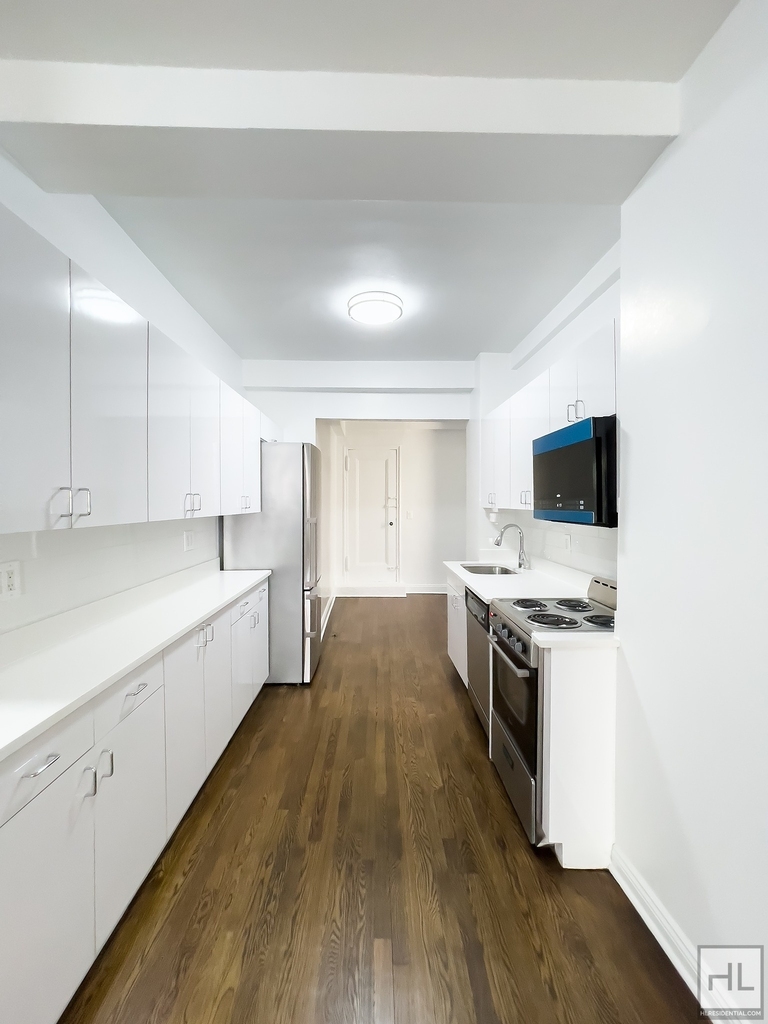 East 37 Street - Photo 2