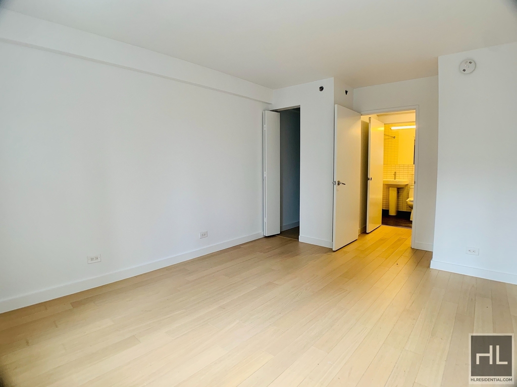 East 39th Street - Photo 2