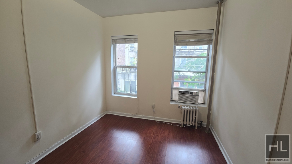 East 11 Street - Photo 1