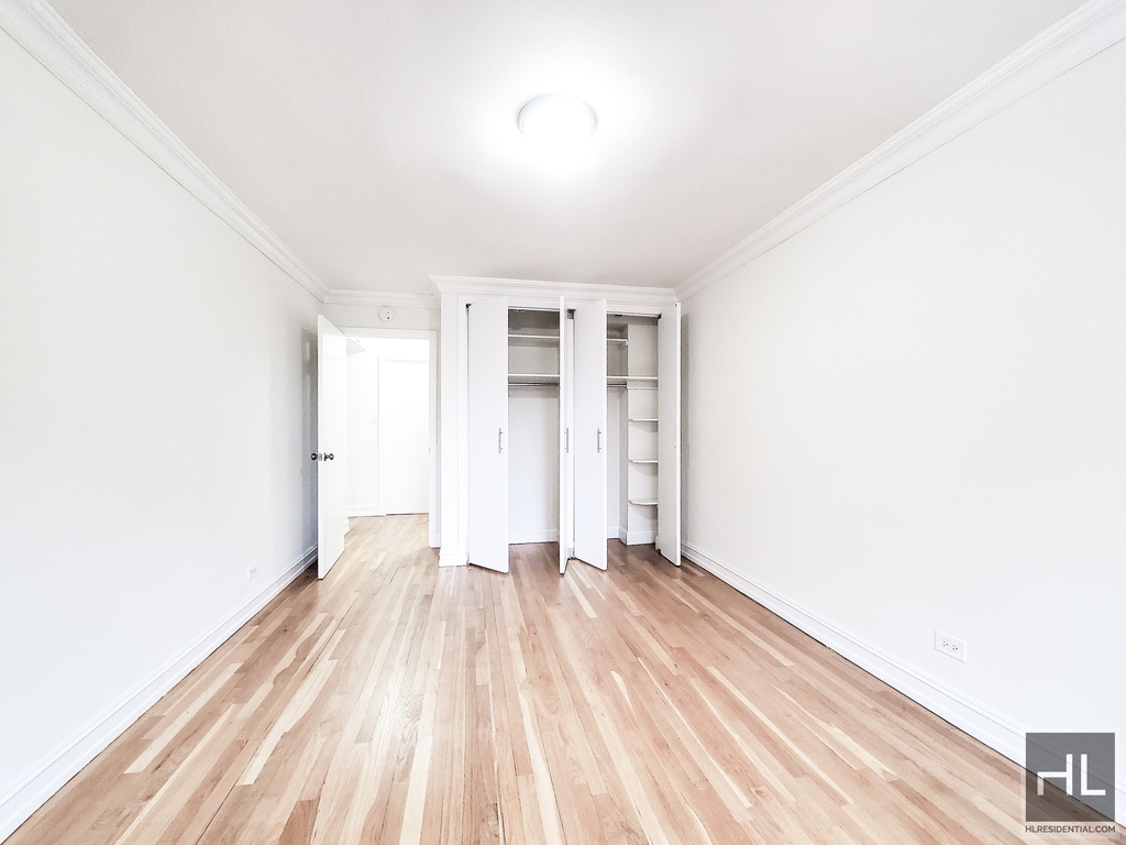 West 13 Street - Photo 2