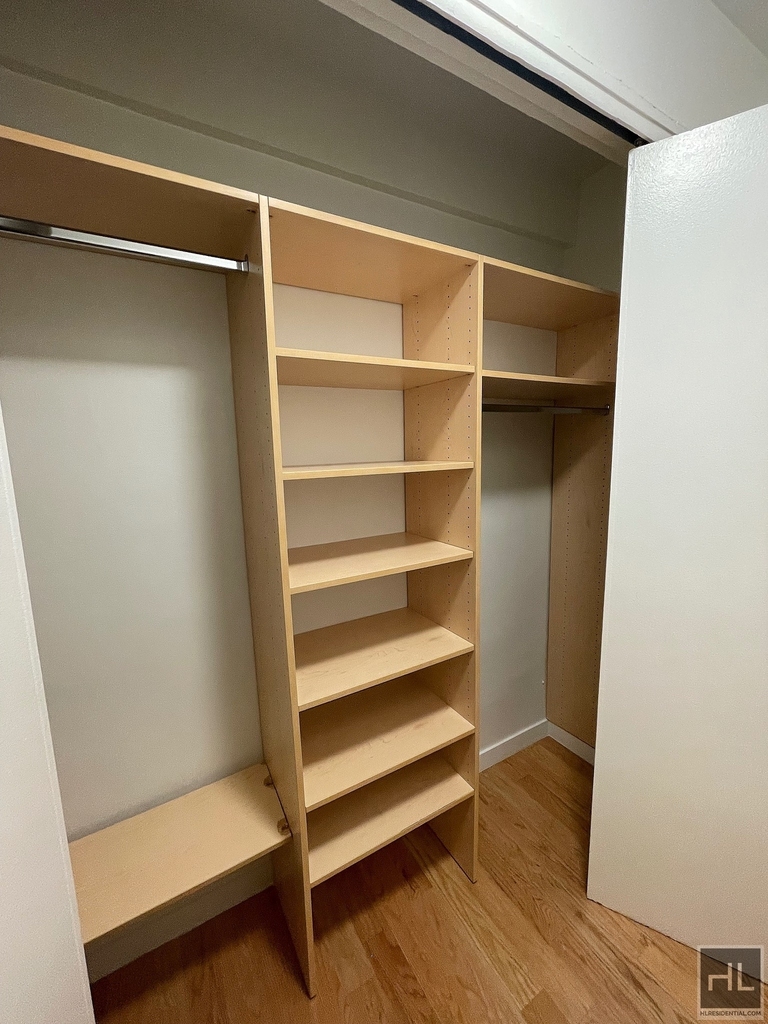 East 49 Street - Photo 15