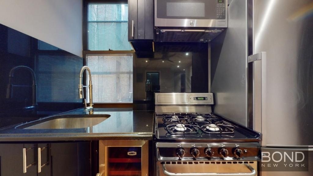 438 West 52nd Street #7C - Photo 2