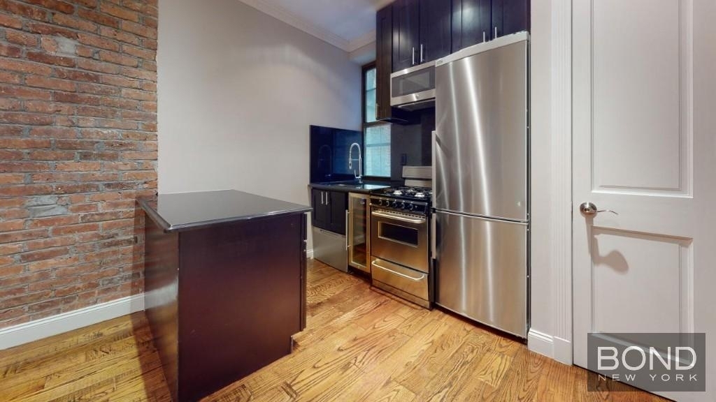438 West 52nd Street #7C - Photo 3