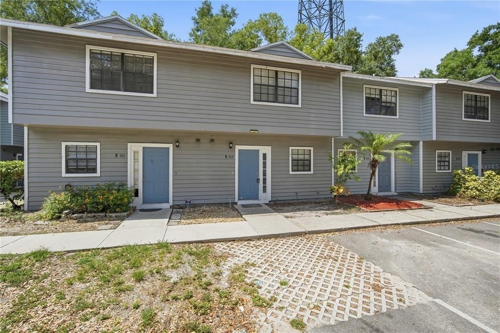 1910 W Sligh Avenue - Photo 2