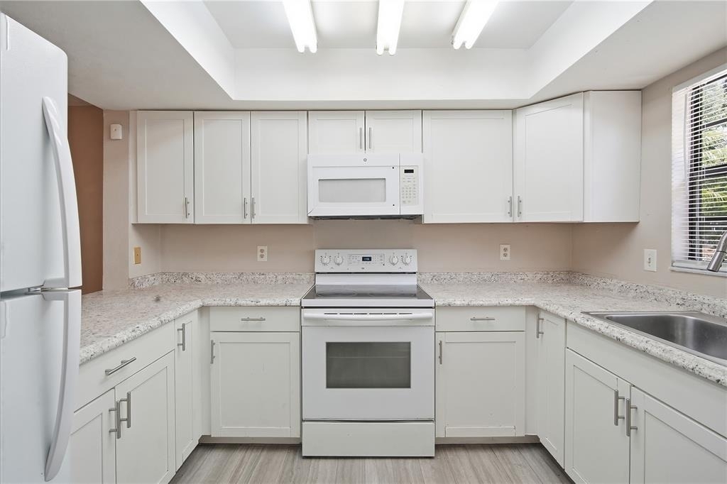1910 W Sligh Avenue - Photo 7