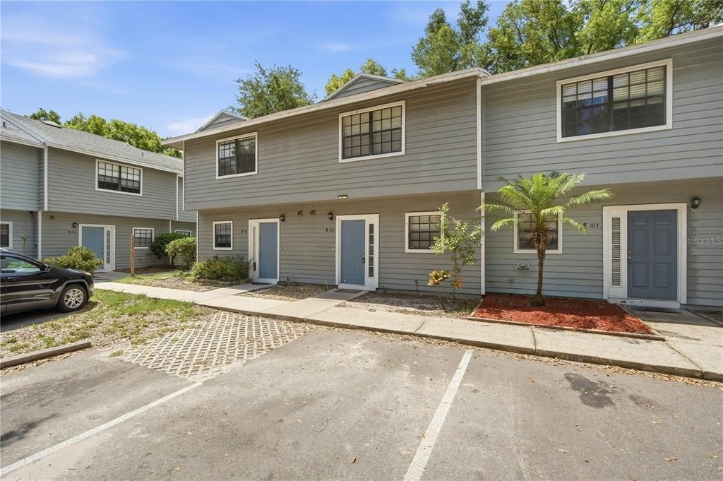 1910 W Sligh Avenue - Photo 1
