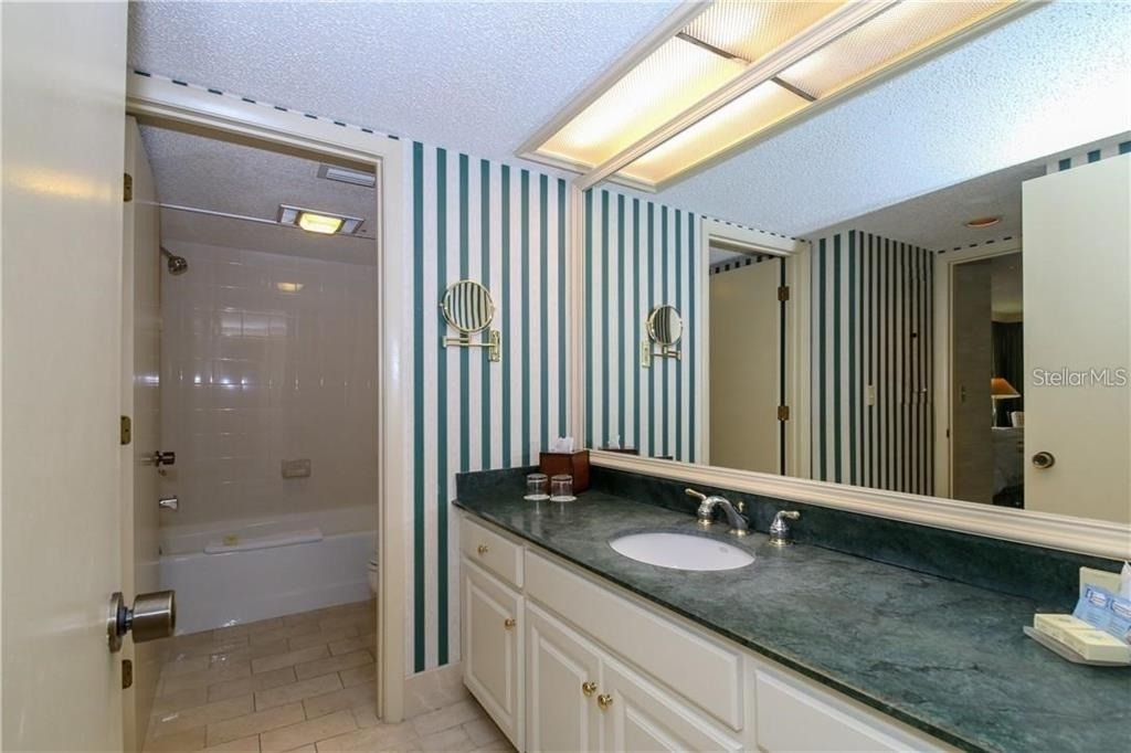 4748 Fox Hunt Lane - Photo 9