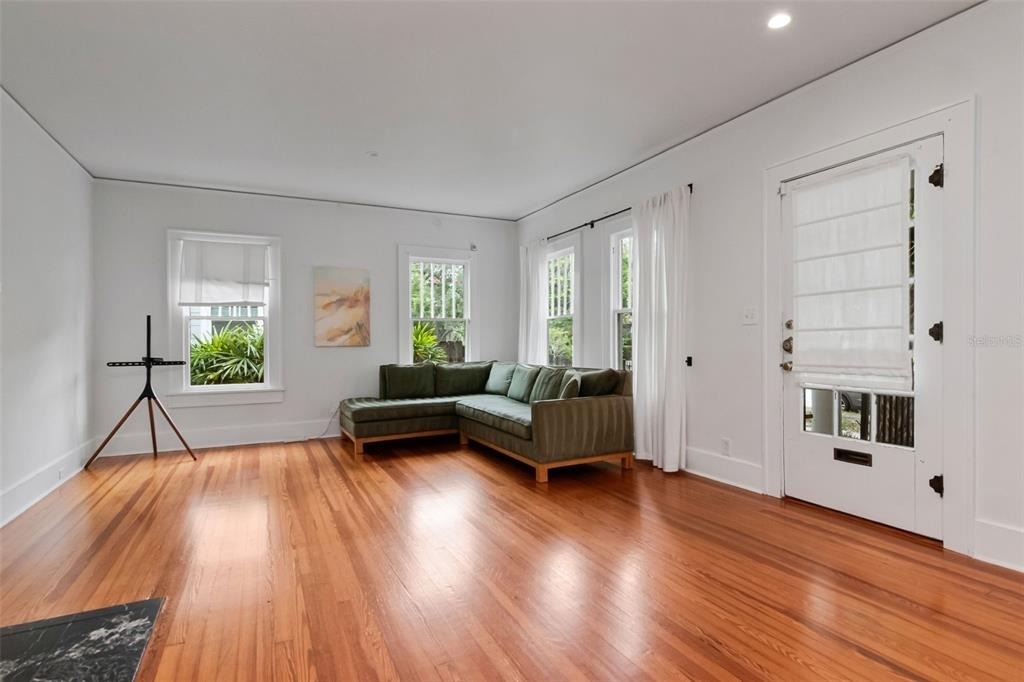 126 8th Avenue Ne - Photo 4