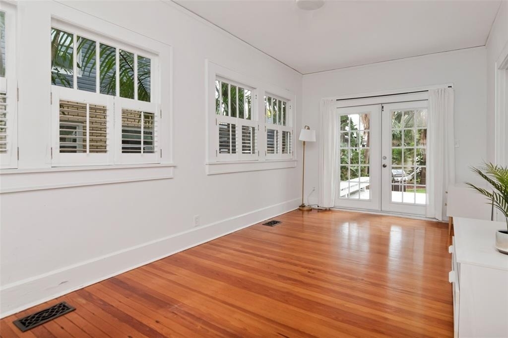 126 8th Avenue Ne - Photo 11