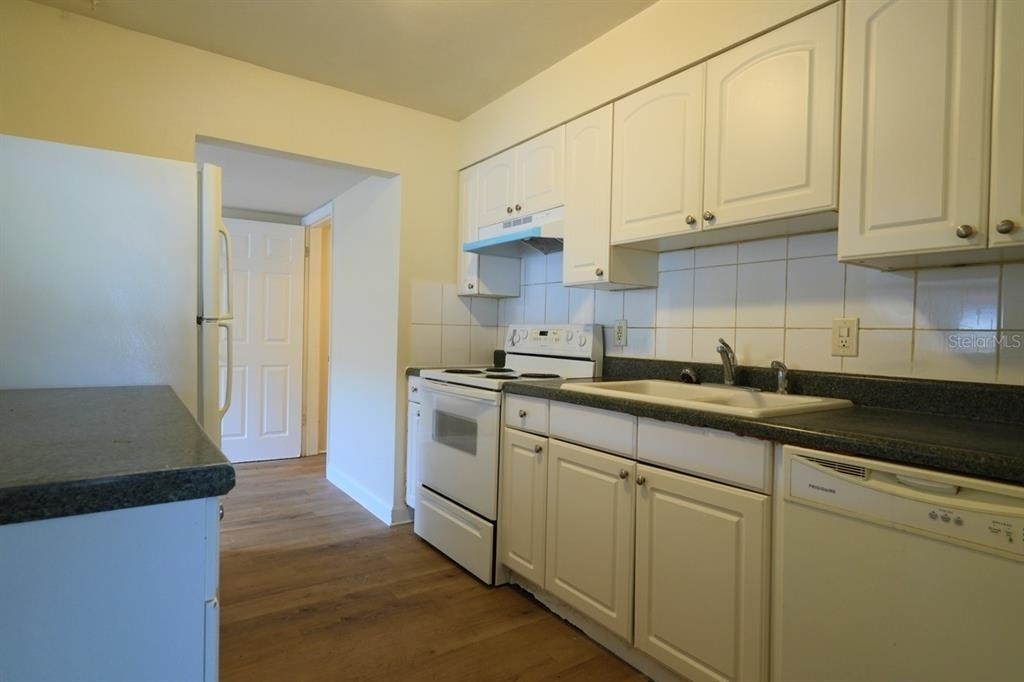 2834 25th Avenue N - Photo 3