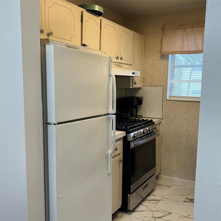 5750 80th Street N - Photo 9