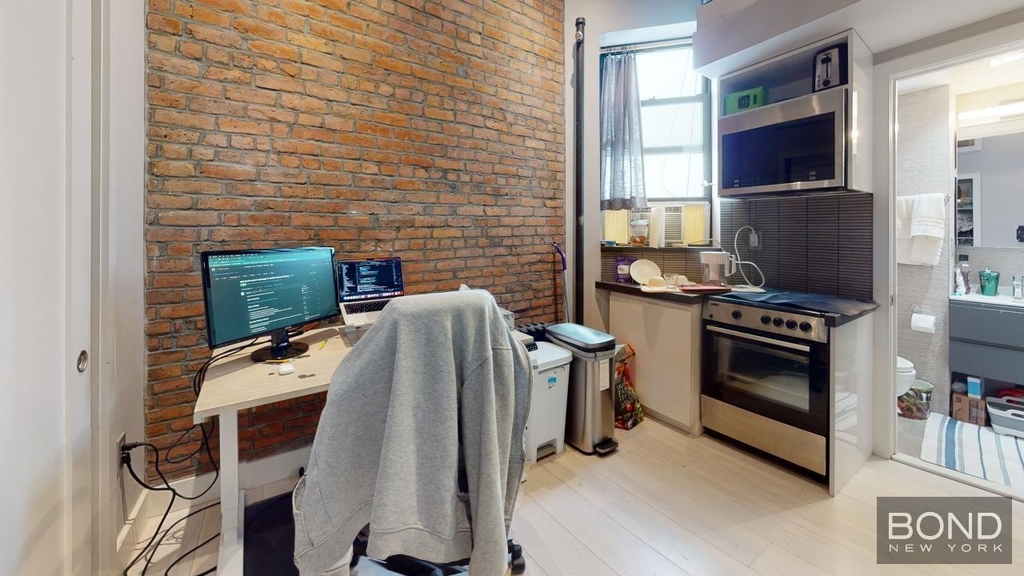 358 West 51st Street #EC - Photo 3