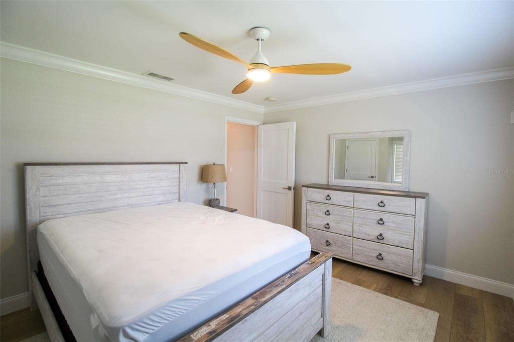691 Russell Street - Photo 9