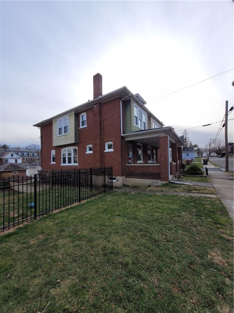73 W Greenwich Street - Photo 2