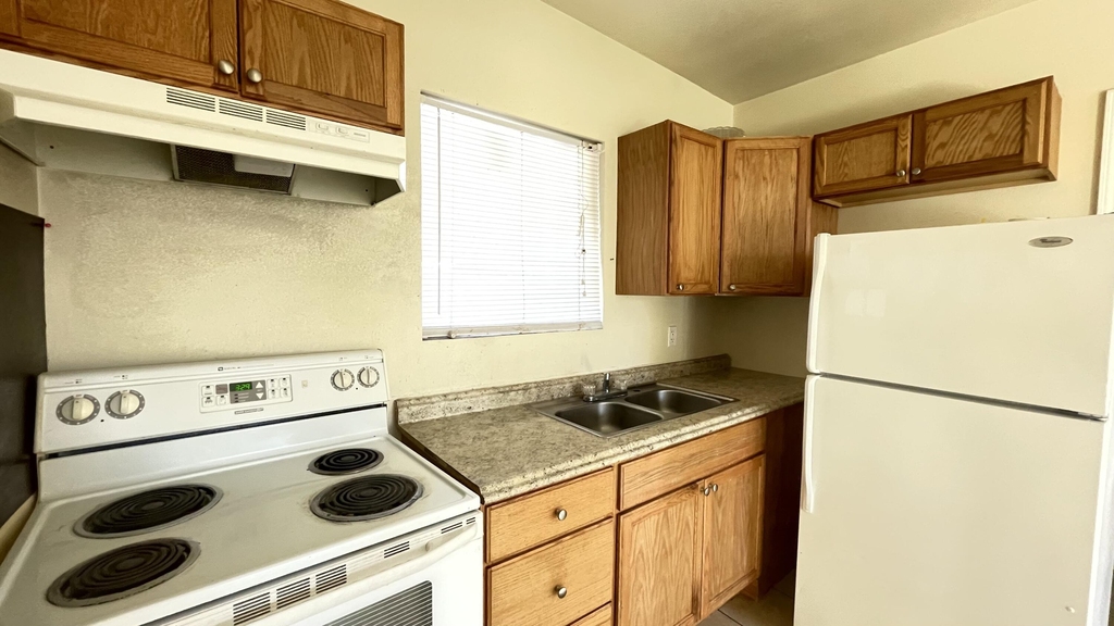 136 Keeney Court - Photo 2