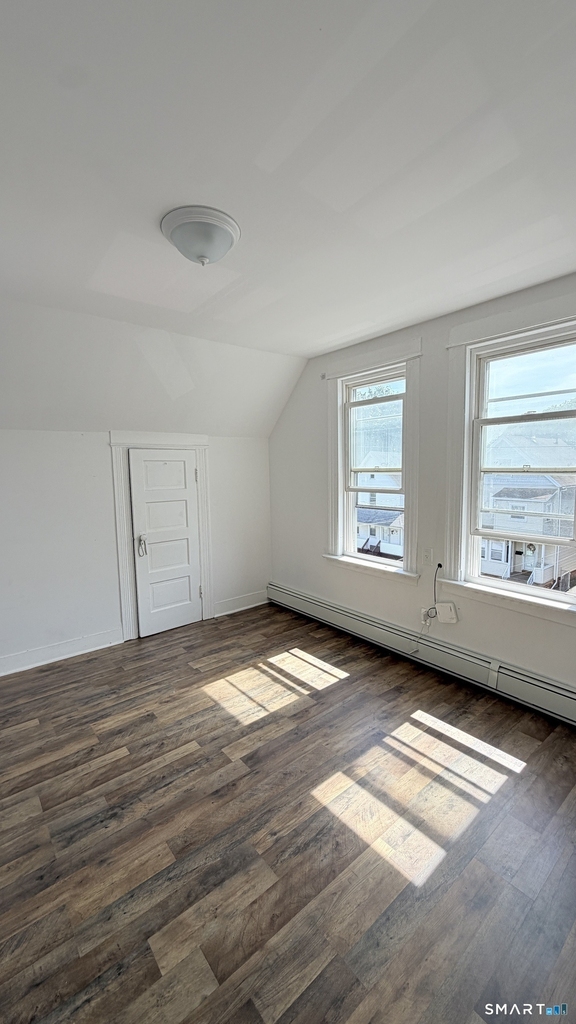 466 Hollister Avenue - Photo 4