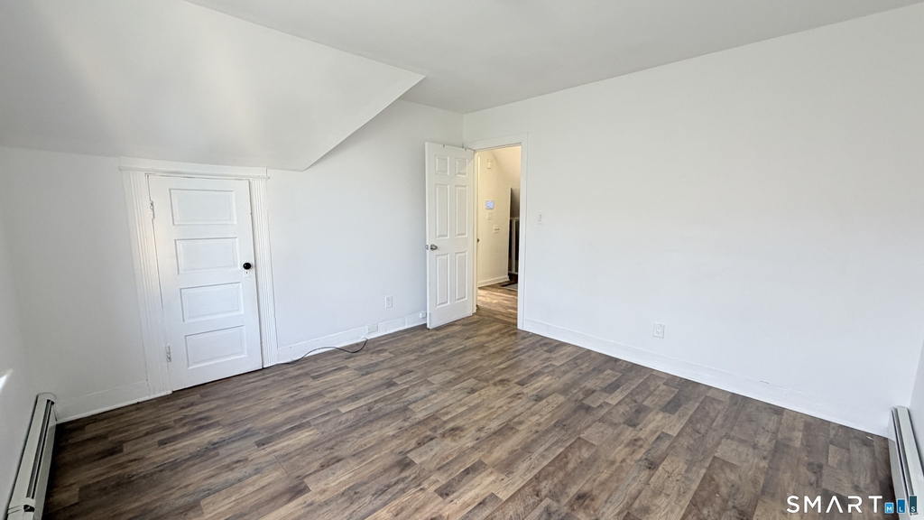 466 Hollister Avenue - Photo 3