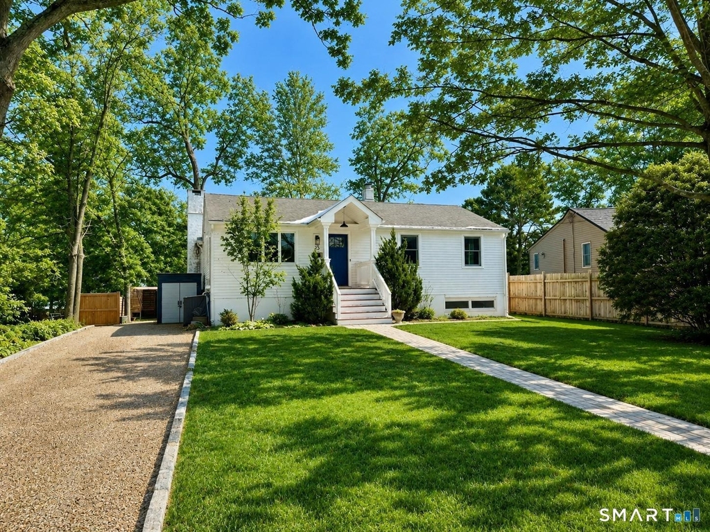 23 Sleepyhollow Drive - Photo 0