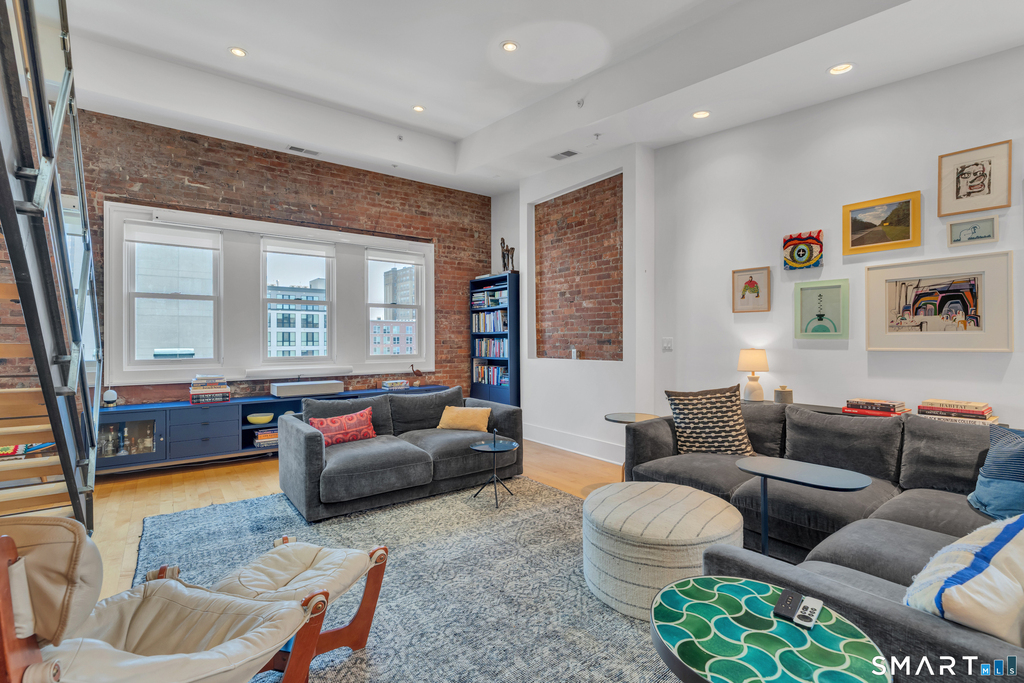 116 Crown Street - Photo 1