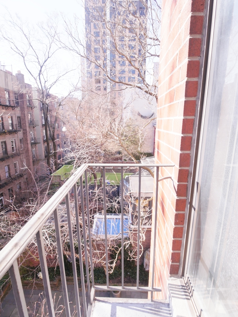 434 East 84th Street - Photo 9