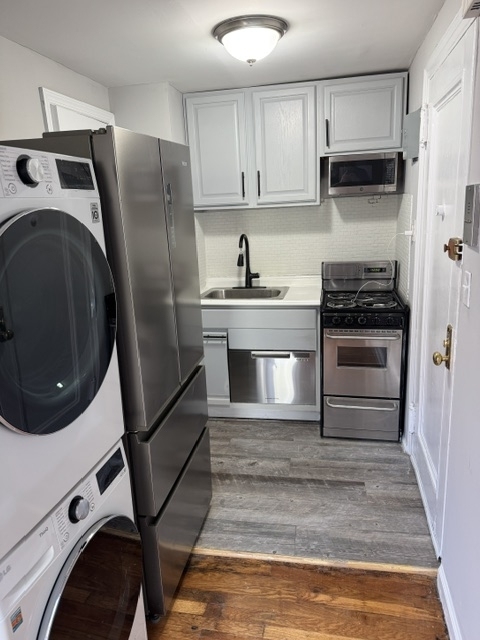 354 East 19th Street - Photo 3