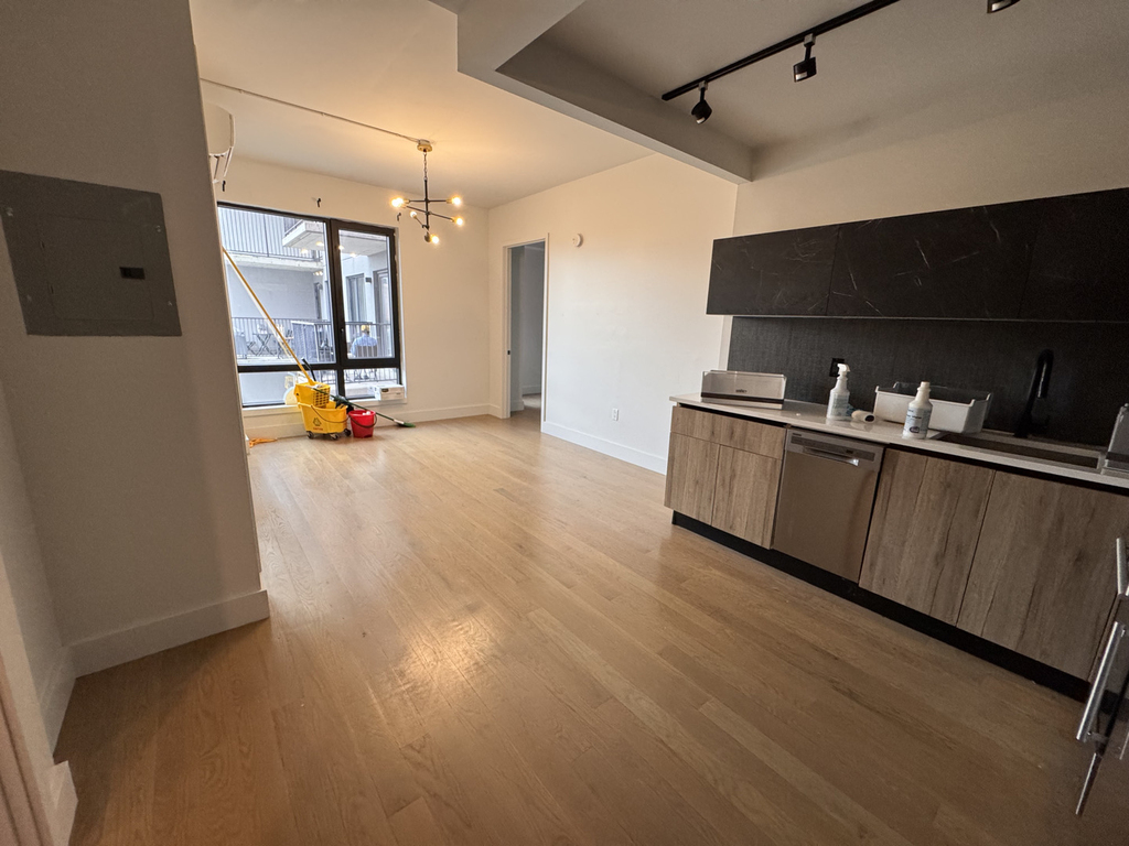 885 Rogers Avenue - Photo 7