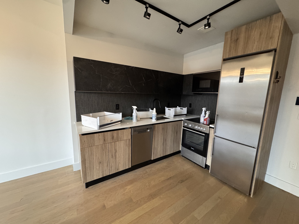 885 Rogers Avenue - Photo 5