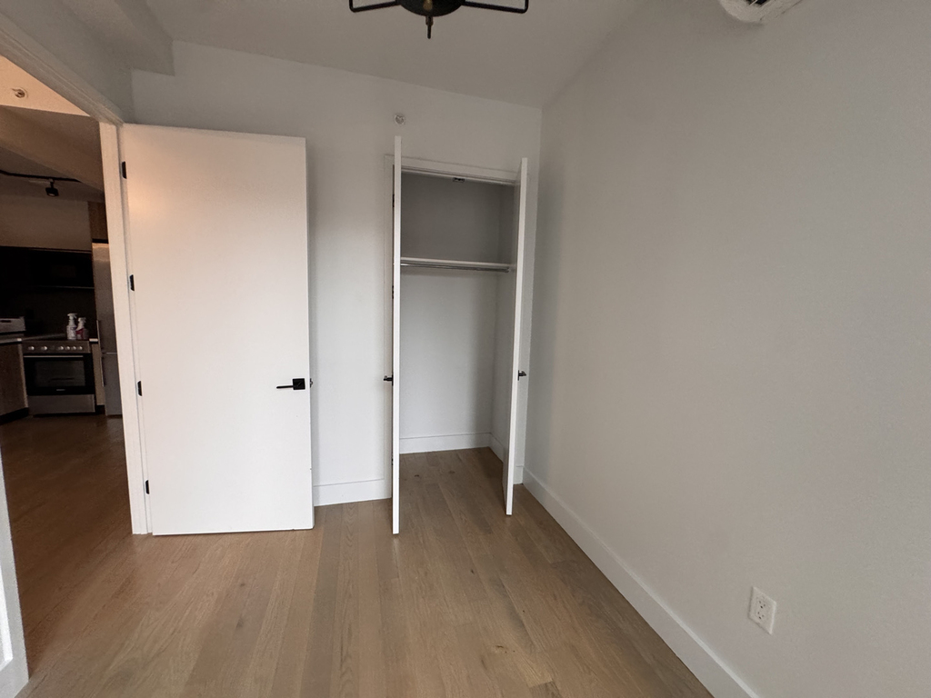 885 Rogers Avenue - Photo 3