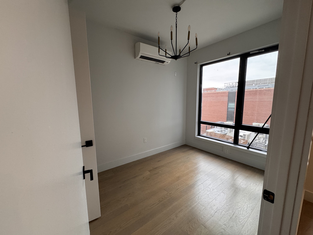 885 Rogers Avenue - Photo 6