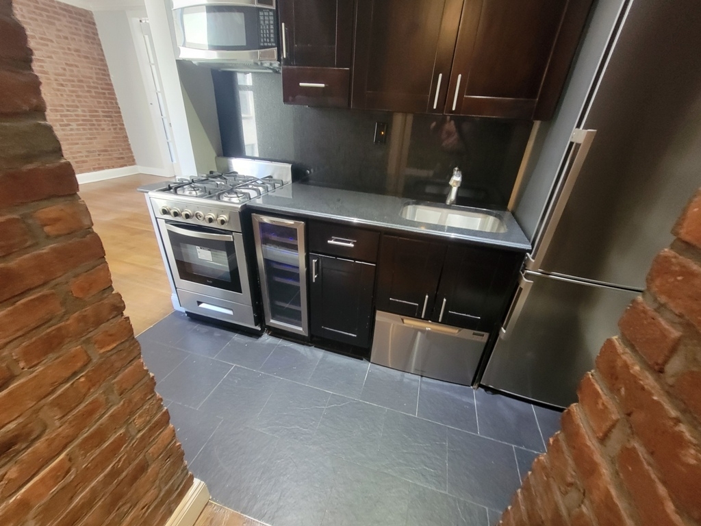 334 East 100th Street - Photo 6