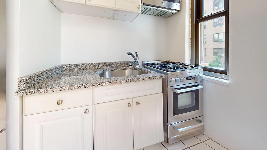  East 56th Street - Photo 3