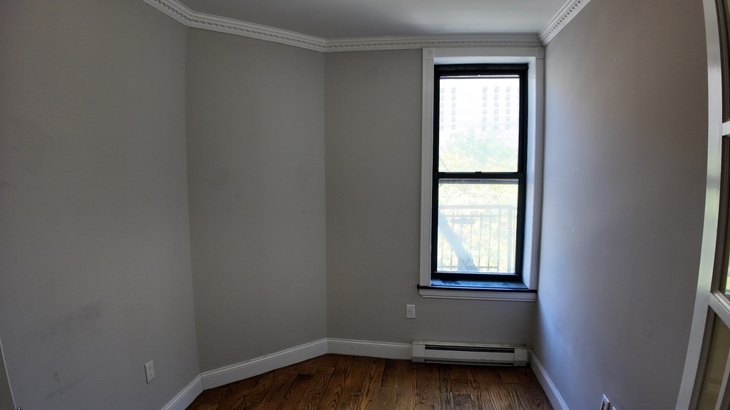 West 52nd Street - Photo 6