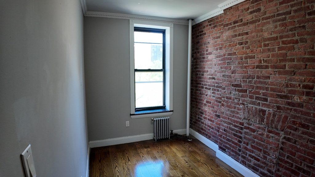 West 52nd Street - Photo 5