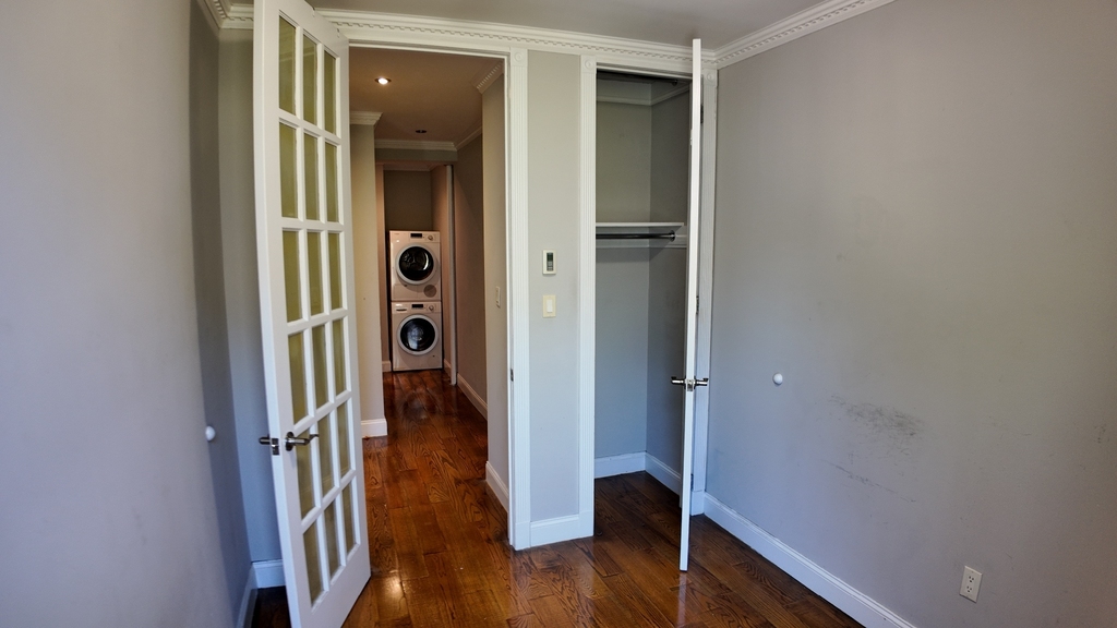 West 52nd Street - Photo 7