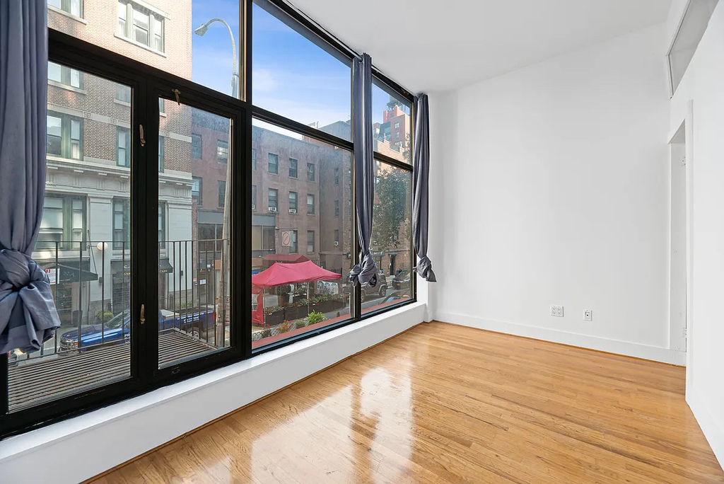 124 East 27th Street - Photo 2