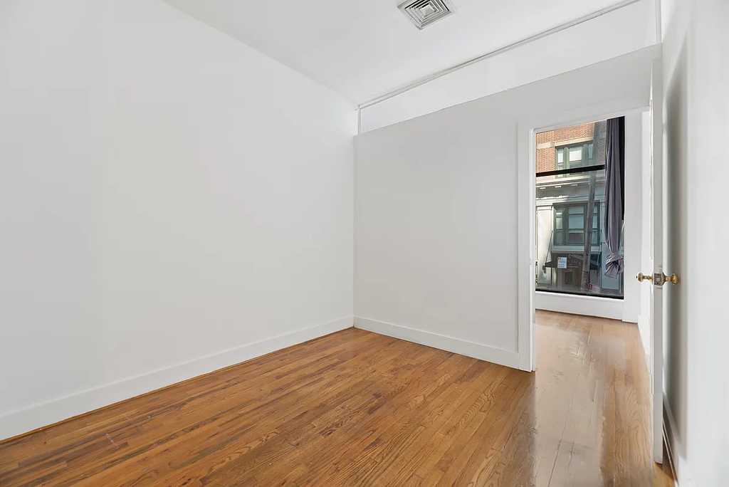 124 East 27th Street - Photo 1