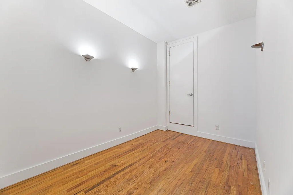 124 East 27th Street - Photo 4
