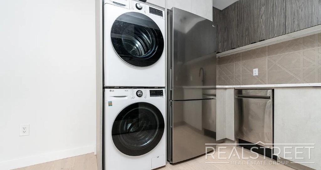 37-25 32nd Street - Photo 10