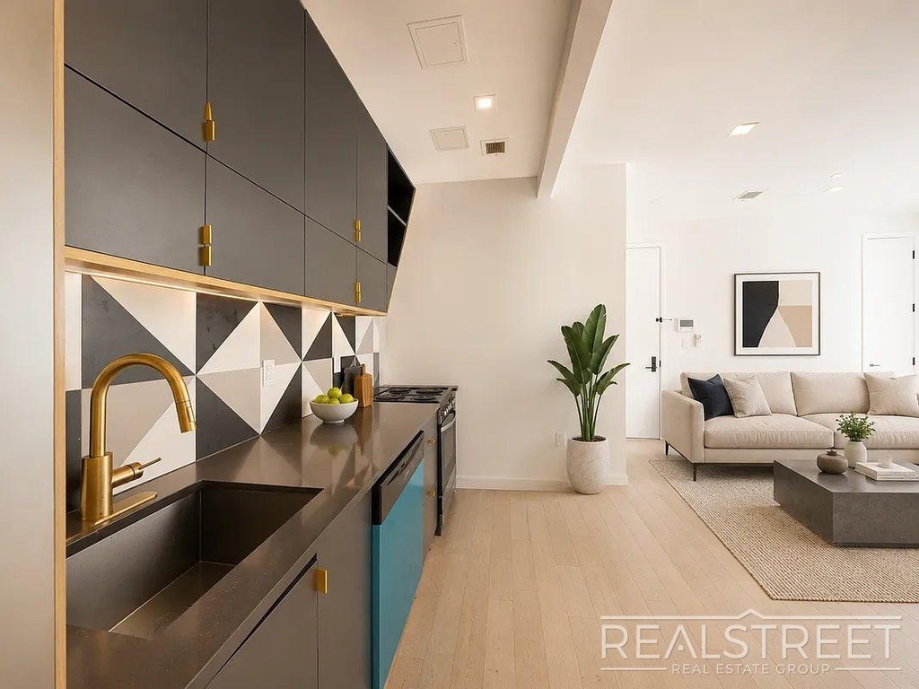 978 Kent Ave - Photo 1
