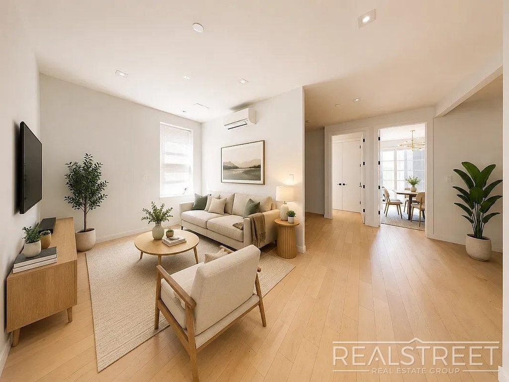 978 Kent Ave - Photo 3