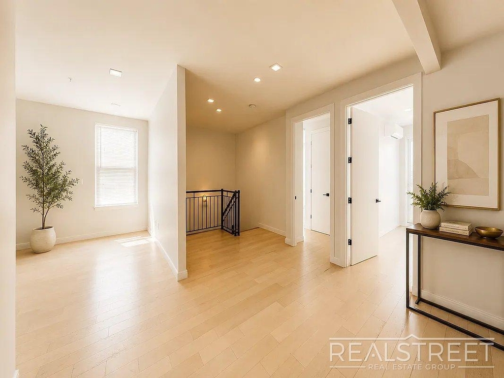 978 Kent Ave - Photo 7