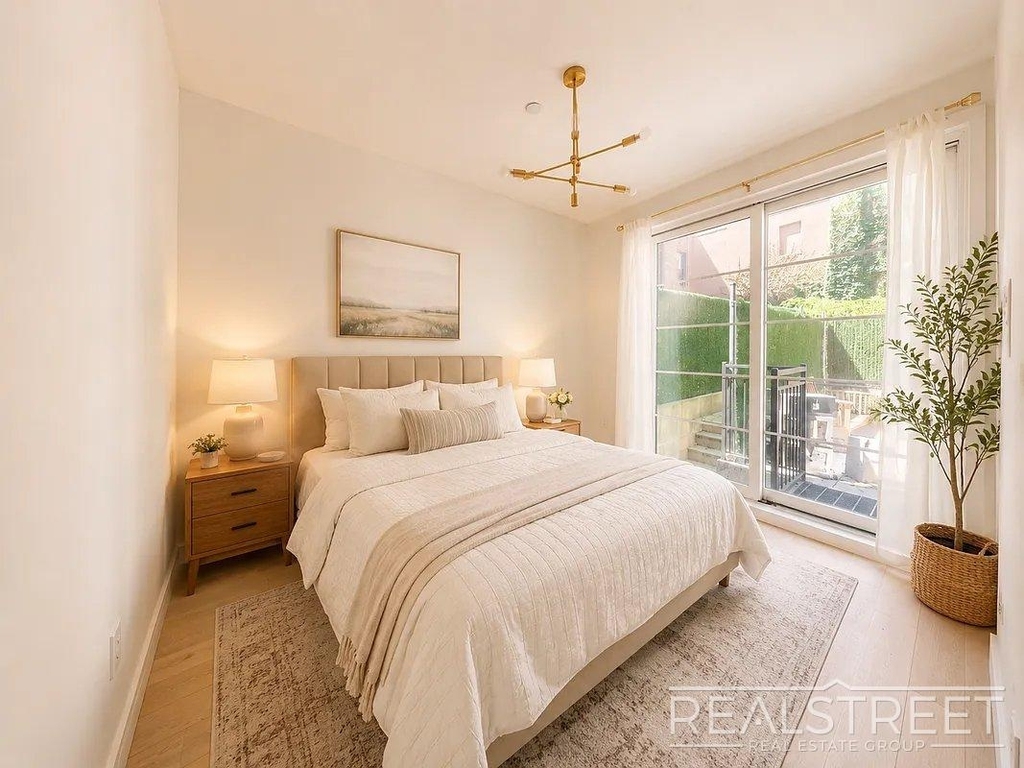978 Kent Ave - Photo 4