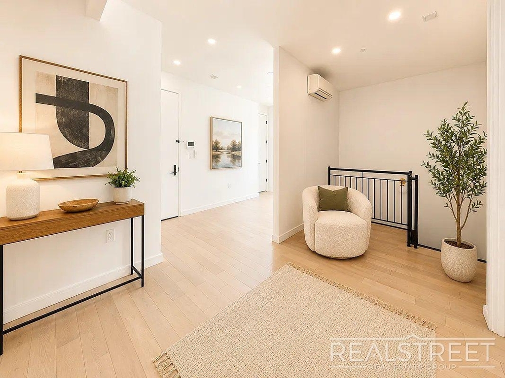 978 Kent Ave - Photo 8