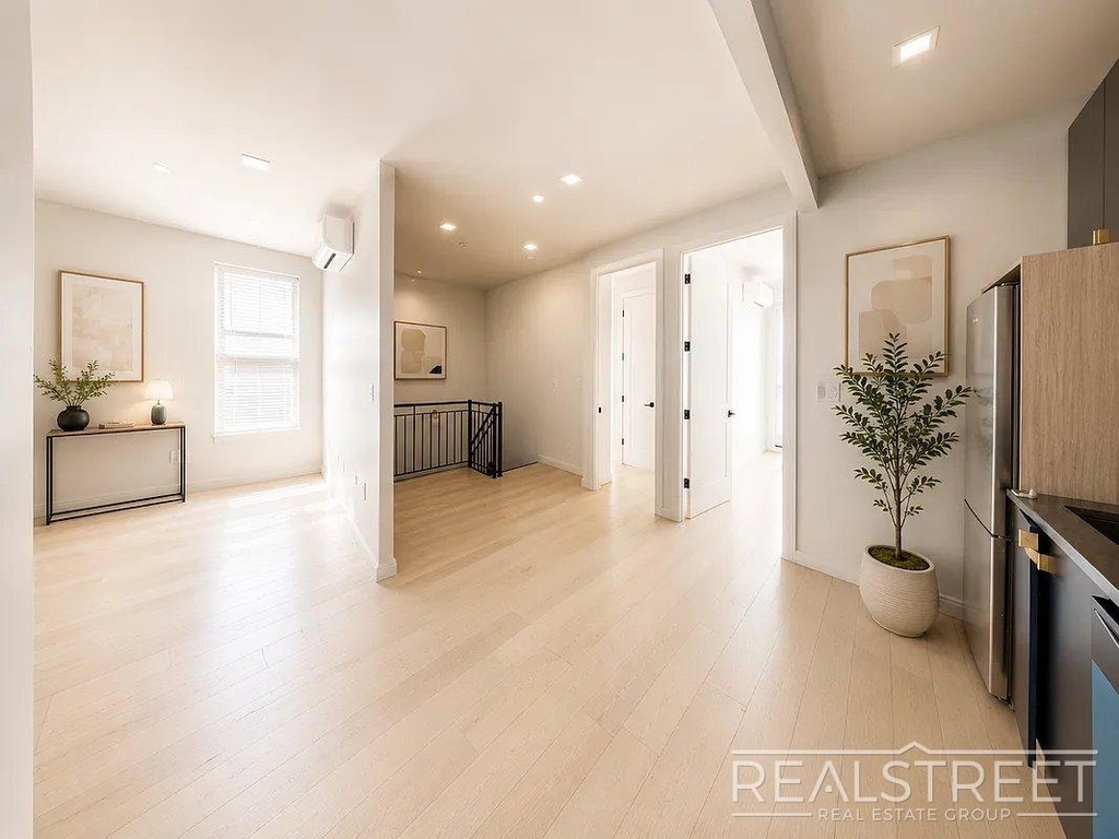 978 Kent Ave - Photo 6
