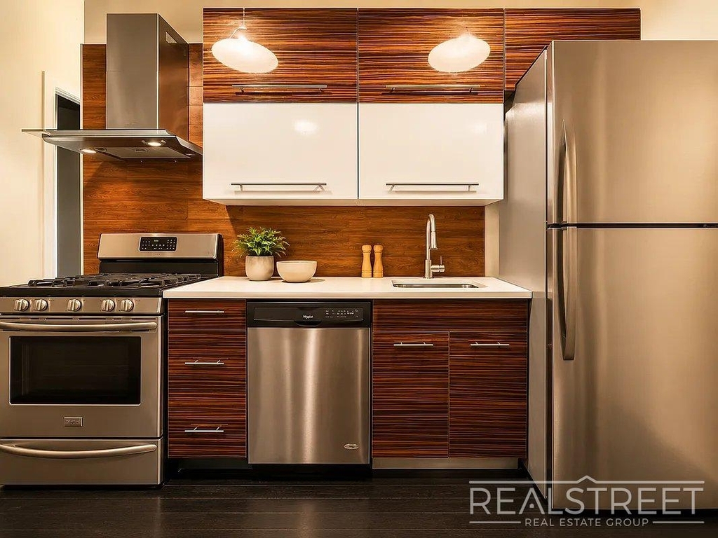 105 Weirfield St - Photo 2