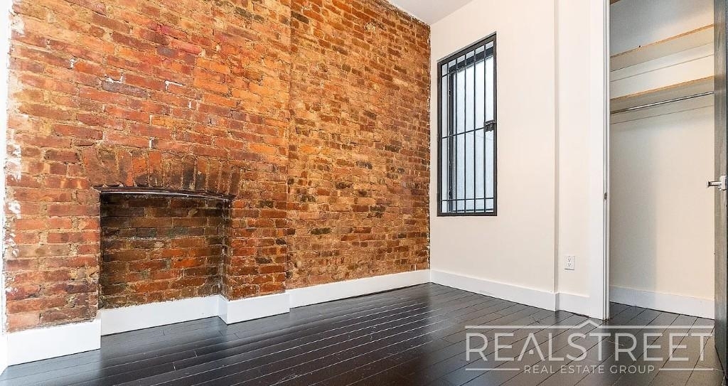 1066 Putnam Ave - Photo 9
