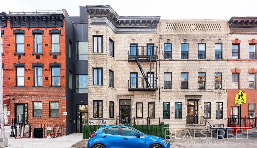 1066 Putnam Ave - Photo 15