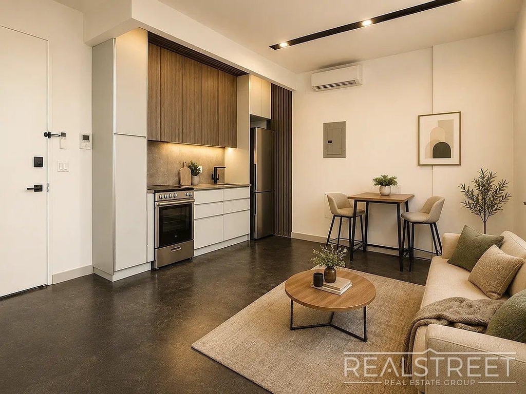 227 Winthrop St - Photo 1