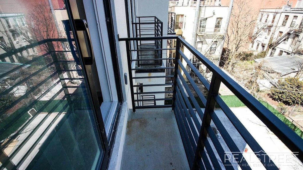 225 Winthrop St - Photo 11