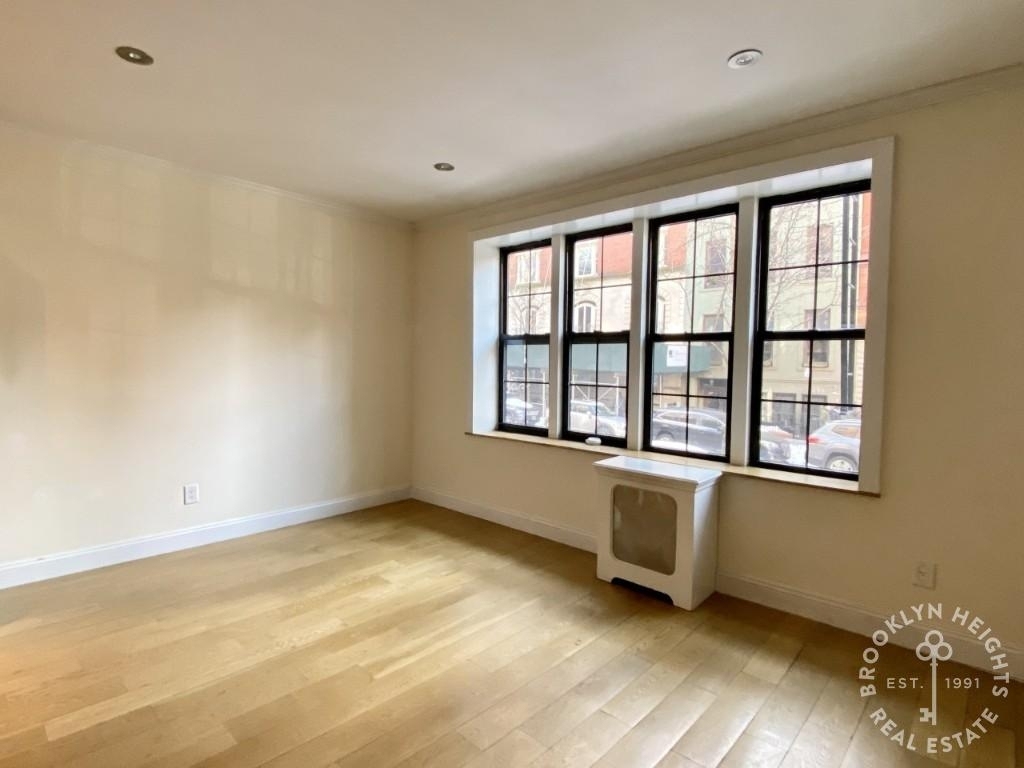 63 Montague Street - Photo 2